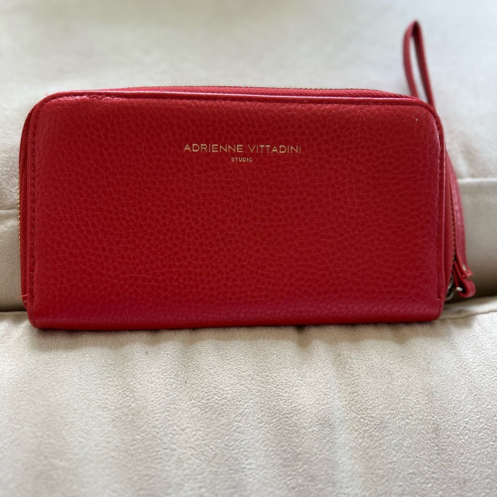 Adrianne Vittadine wallet